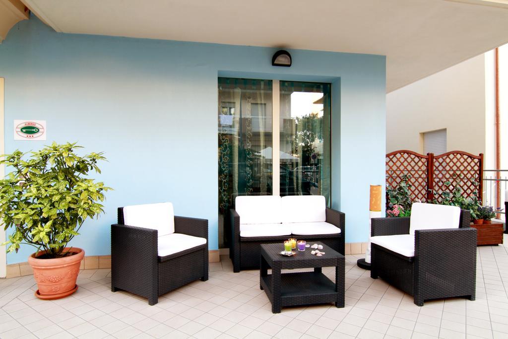 Residence Blu Marine Римини Экстерьер фото