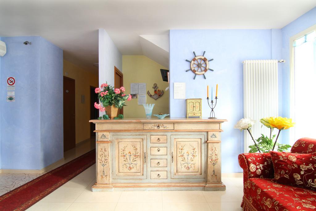Residence Blu Marine Римини Экстерьер фото