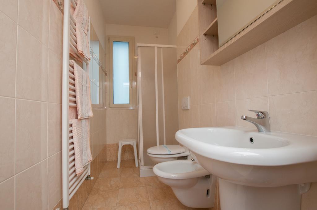 Residence Blu Marine Римини Экстерьер фото